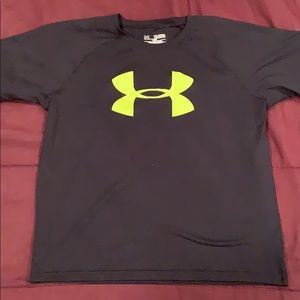 Under Armour YXL loose fitting t-shirt